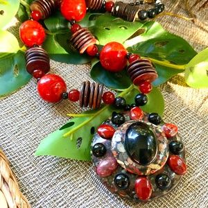 HANDMADE VINTAGE PENDANT STATEMENT NECKLACE TRIBAL STONE DISC ⭐️BEADED NEW COND